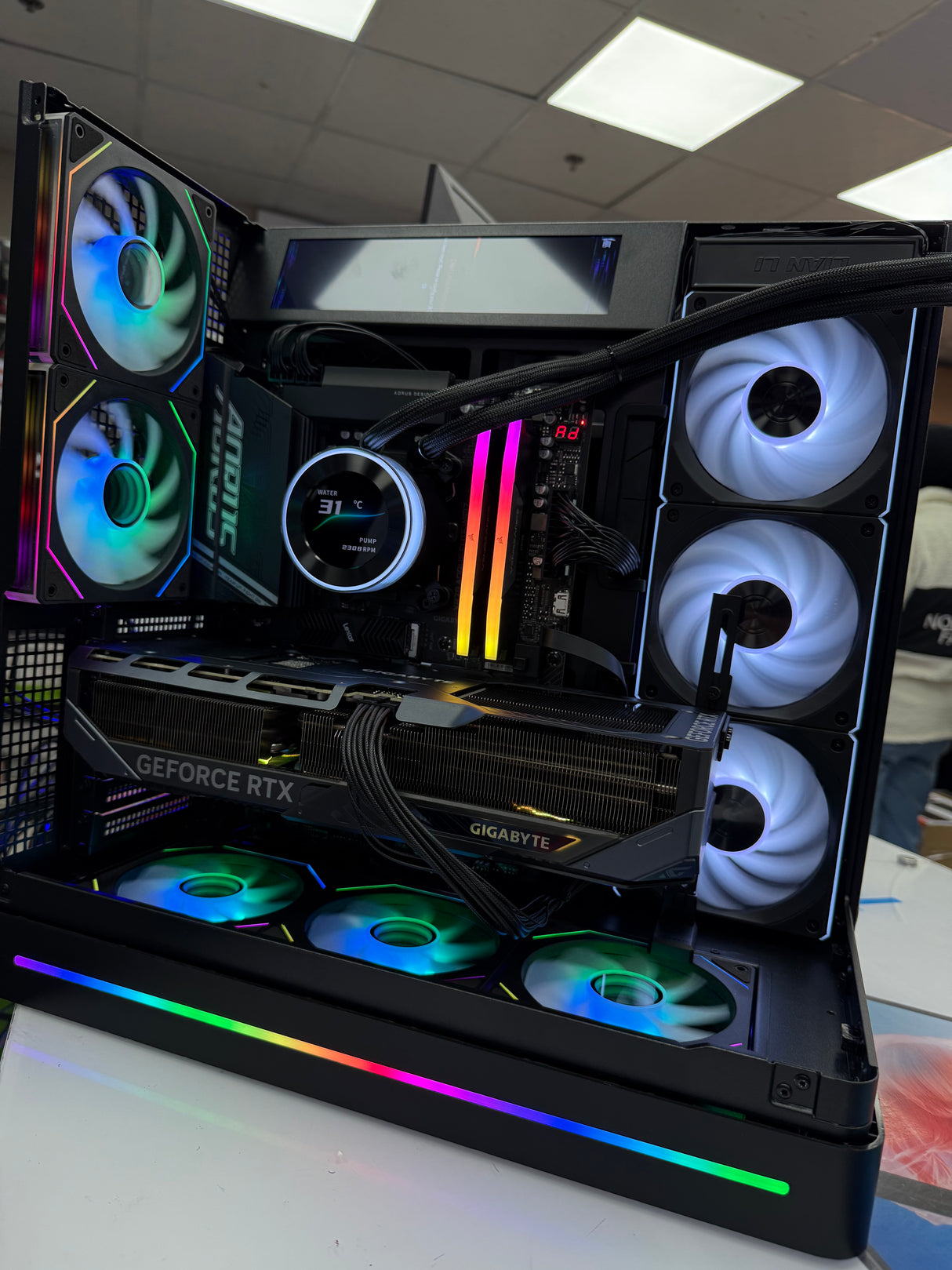 RHYTHM 0 — جهاز ألعاب وإبداع فائق من AMD