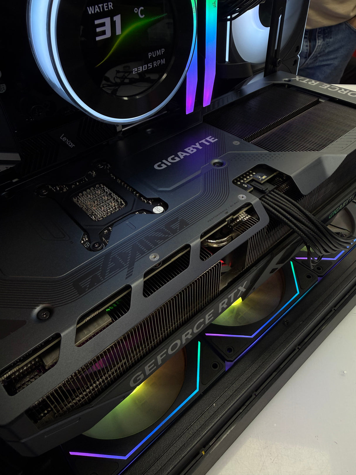 RHYTHM 0 — جهاز ألعاب وإبداع فائق من AMD