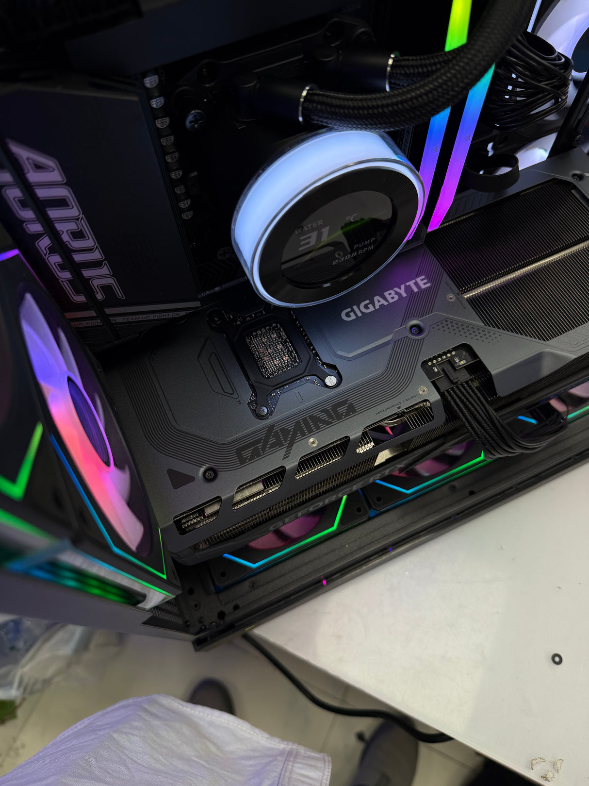 RHYTHM 0 — جهاز ألعاب وإبداع فائق من AMD