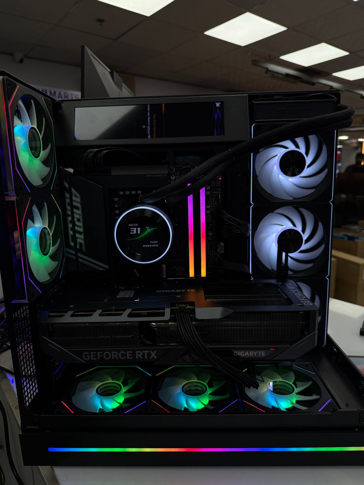 RHYTHM 0 — جهاز ألعاب وإبداع فائق من AMD