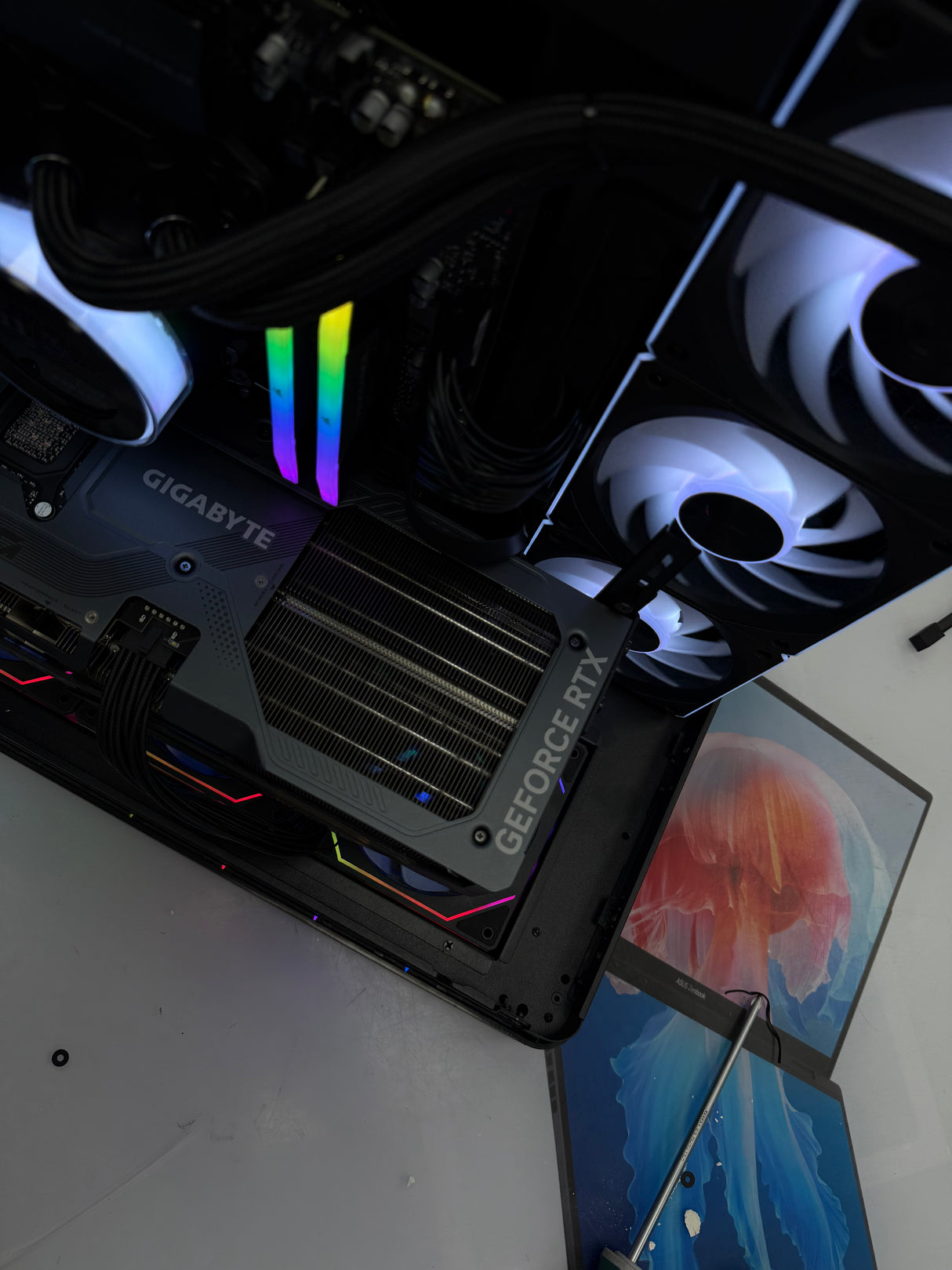 RHYTHM 0 — جهاز ألعاب وإبداع فائق من AMD